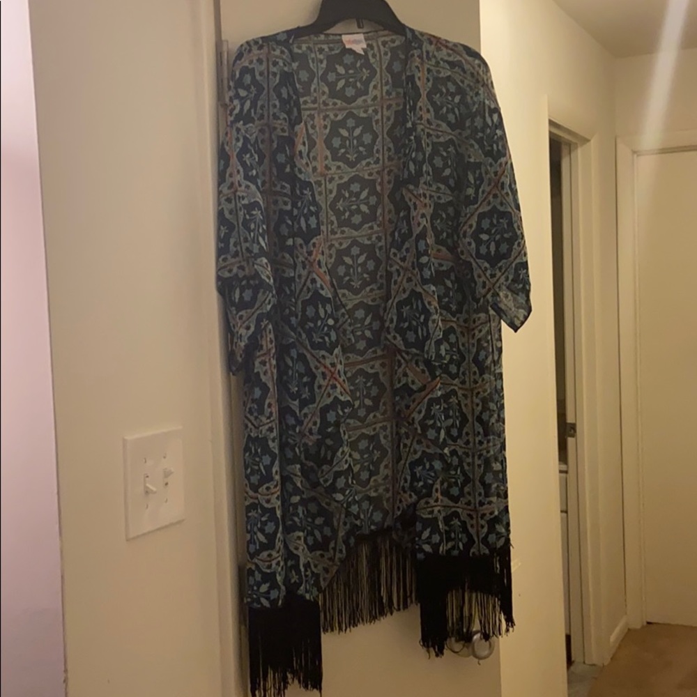 Large lularoe Monroe kimono with Fringe detail